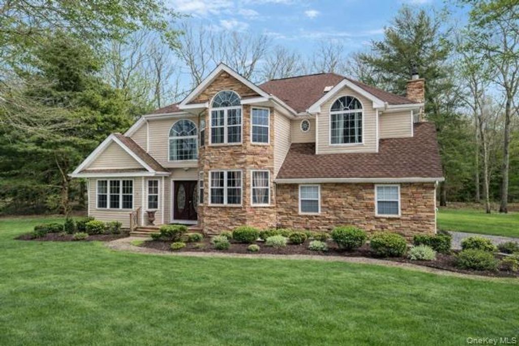 Photo of 18 Darcy Avenue, Manorville, NY 11949 (MLS # 961230)