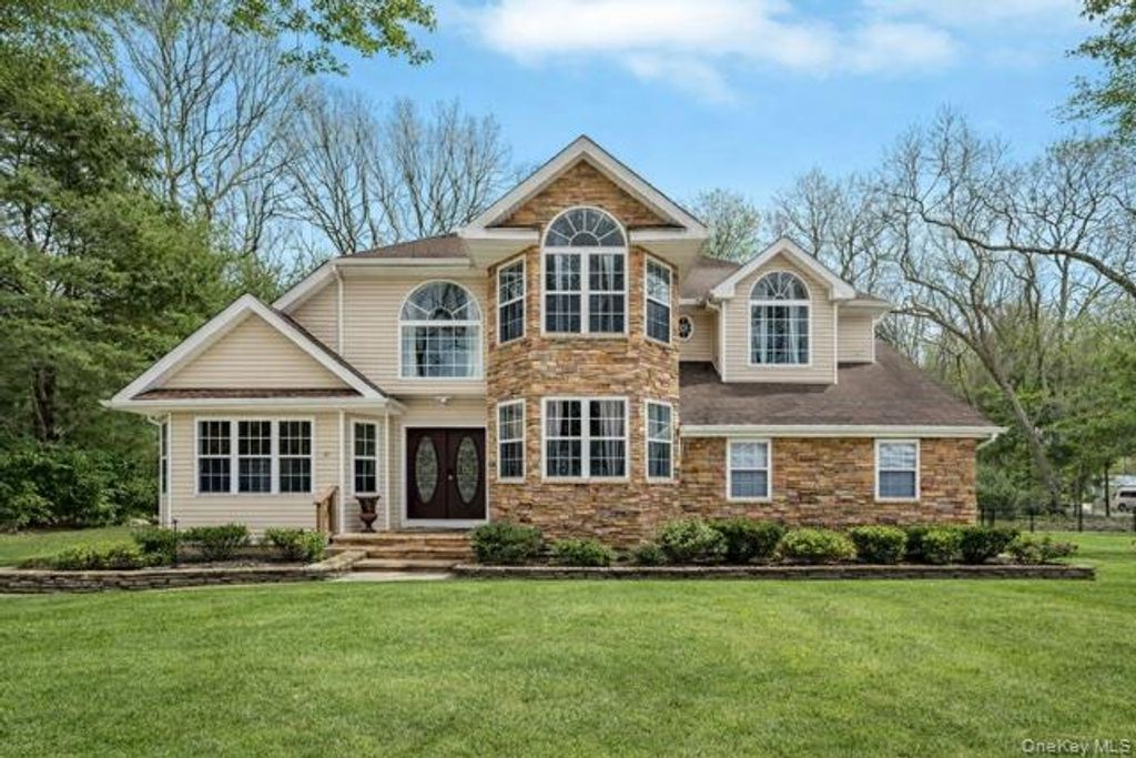 Photo of 18 Darcy Avenue, Manorville, NY 11949 (MLS # 961230)