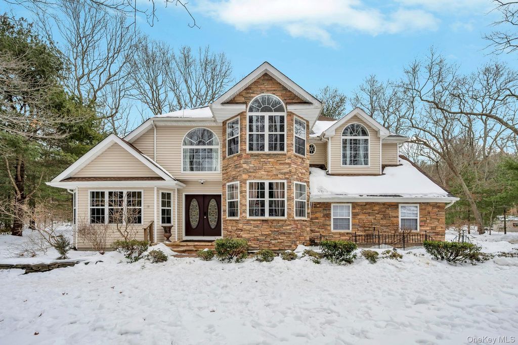 Photo of 18 Darcy Avenue, Manorville, NY 11949 (MLS # 961230)