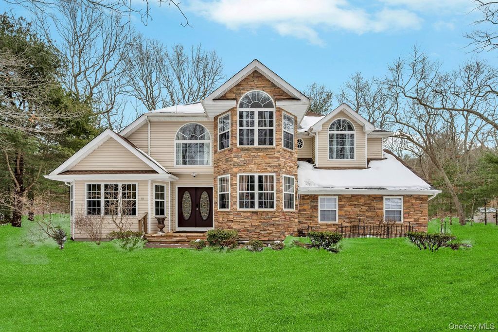 Photo of 18 Darcy Avenue, Manorville, NY 11949 (MLS # 961230)