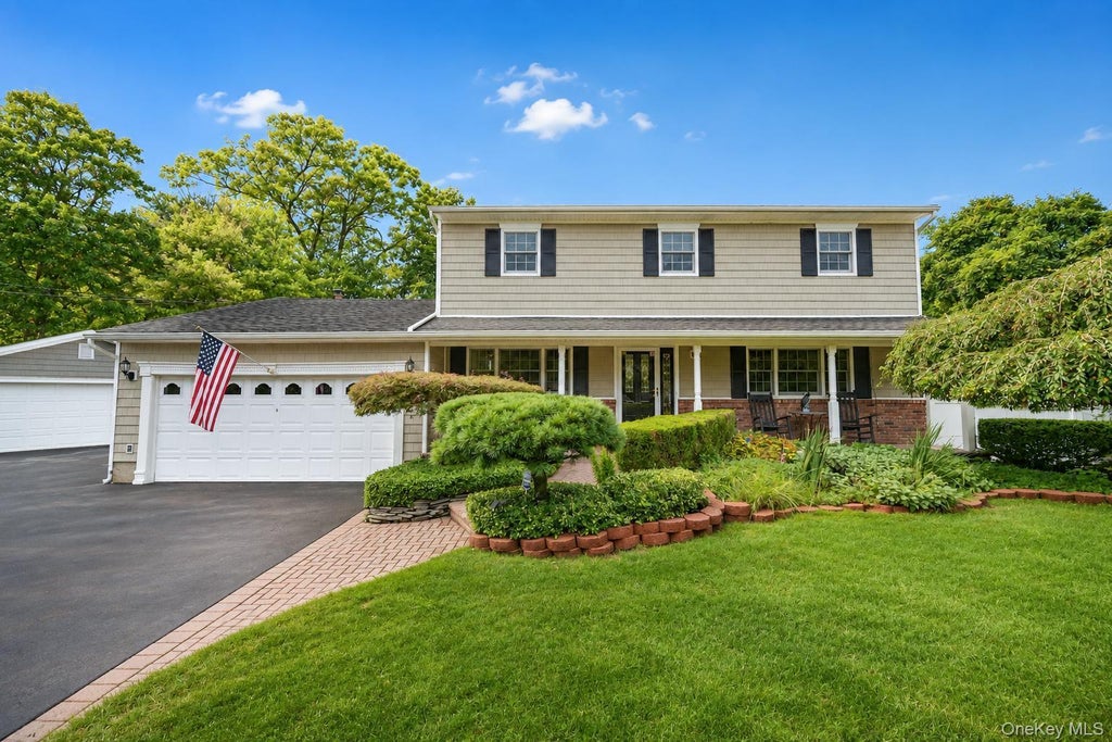 Photo of 124 Bayview Drive, Oakdale, NY 11769 (MLS # 1048277)