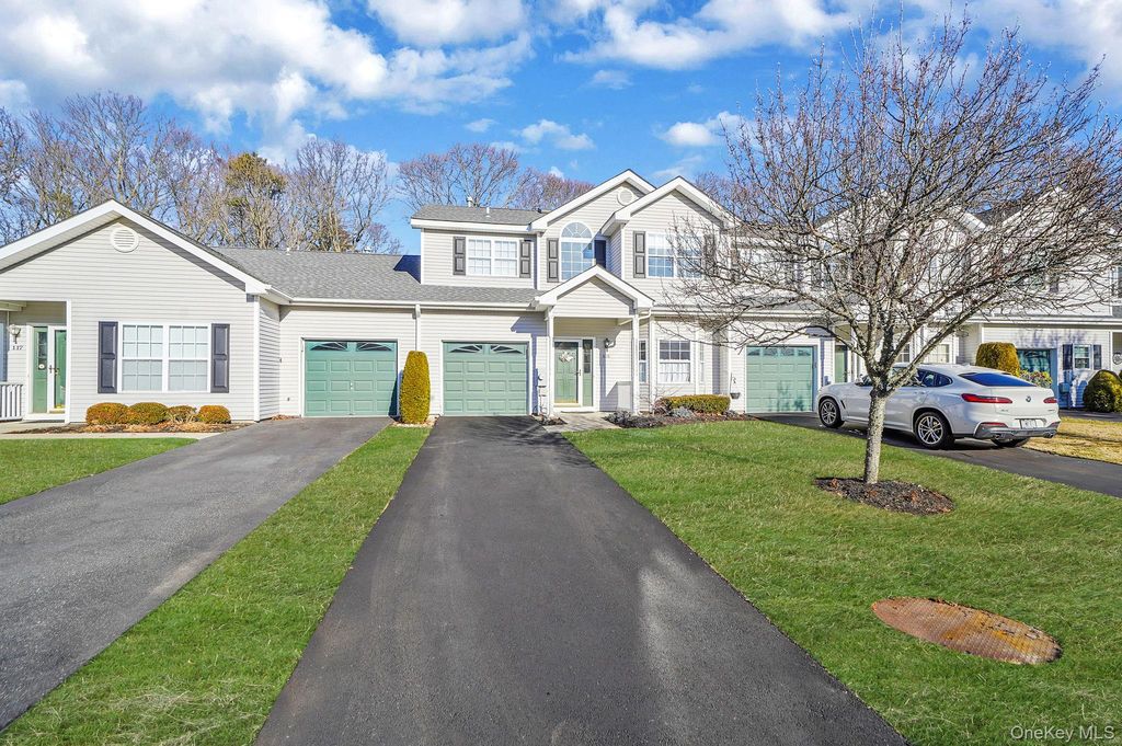 Photo of 115 Willow Wood Drive, Oakdale, NY 11769 (MLS # 951555)