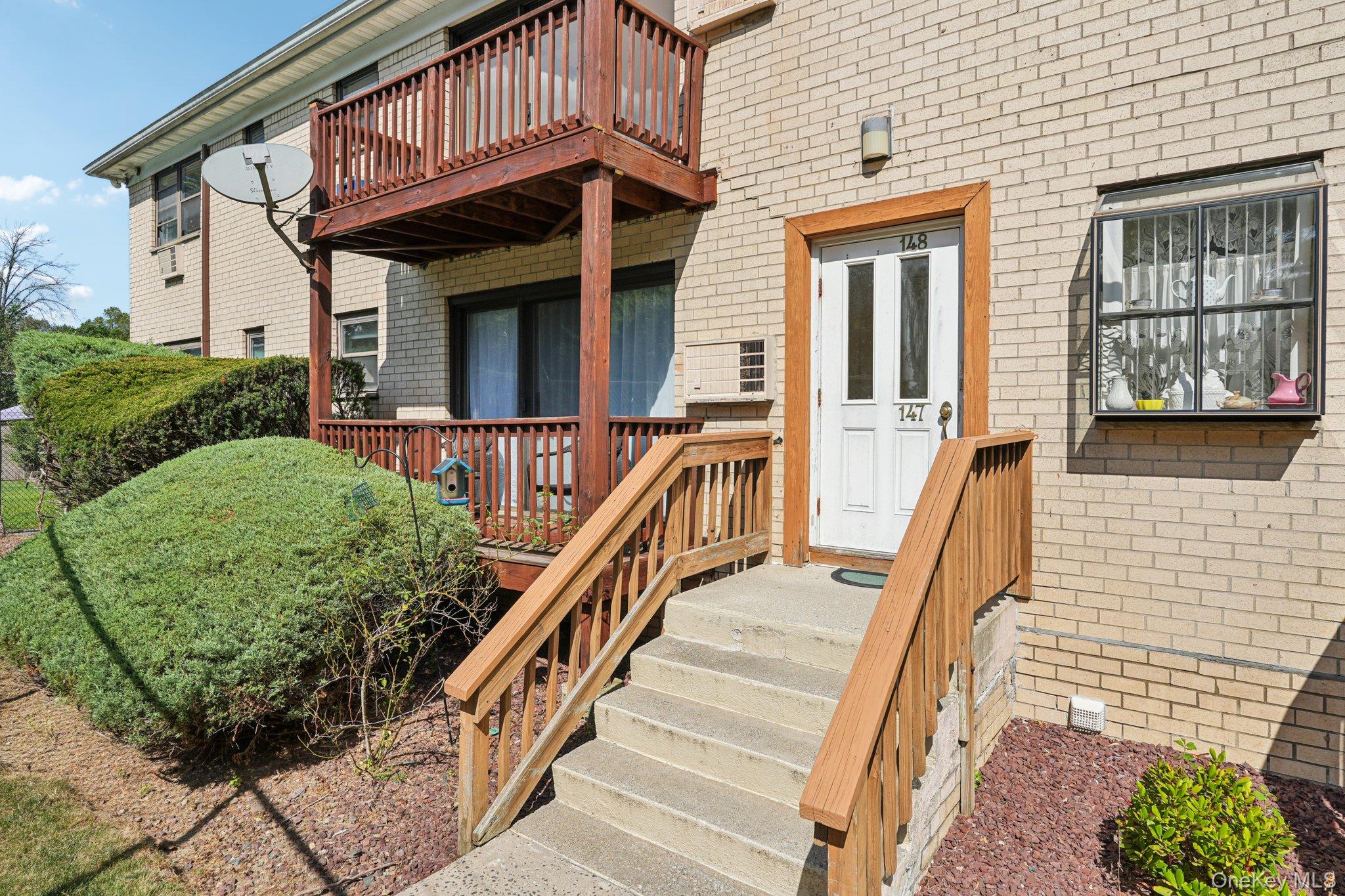 148 Sneden Place W 148