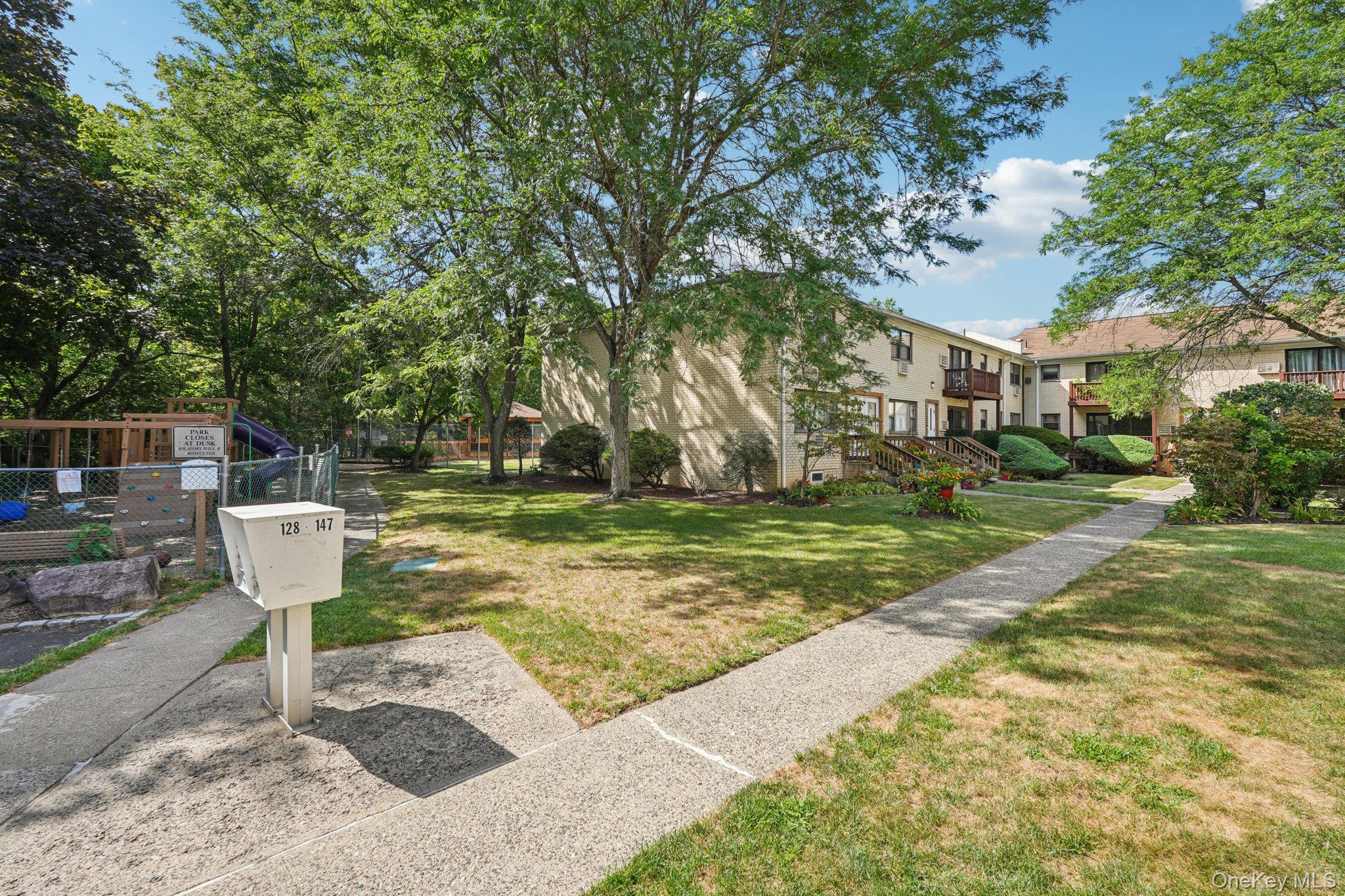 148 Sneden Place W 148