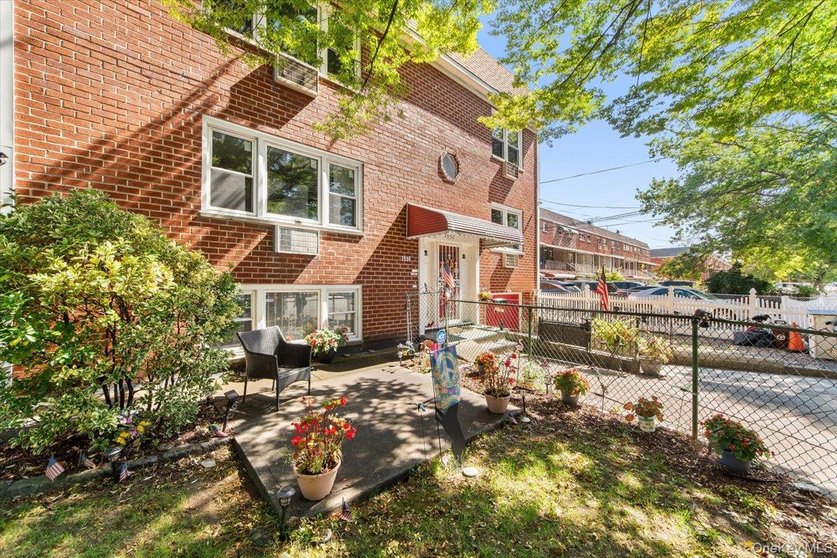 3950 Throggs Neck Expressway