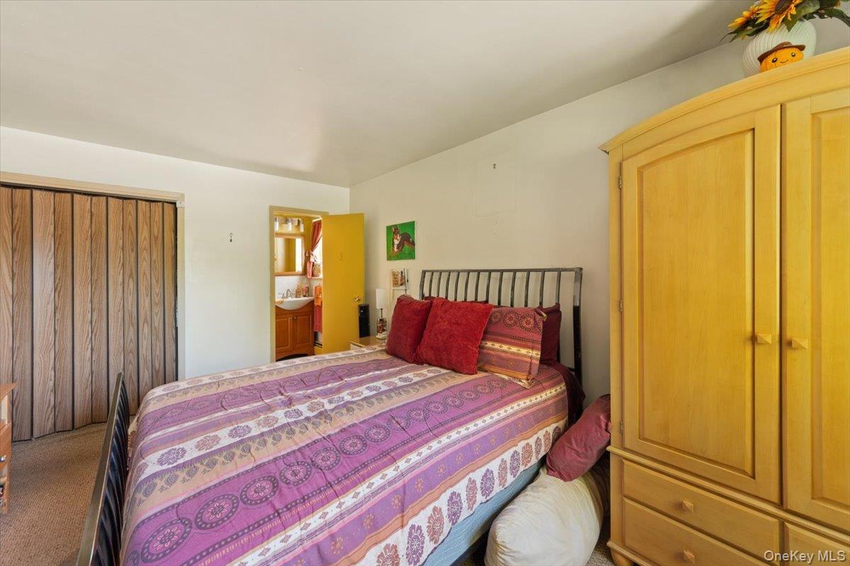 3950 Throggs Neck Expressway