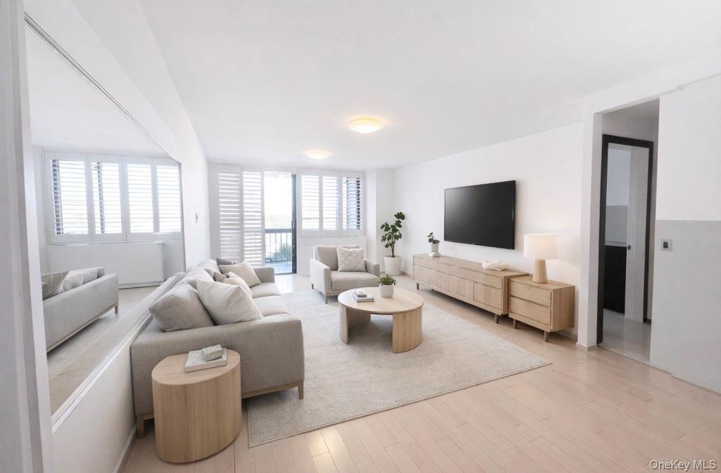 Photo of 2 Bay Club Dr #10V, Bayside, NY 11360 (MLS # 982083)