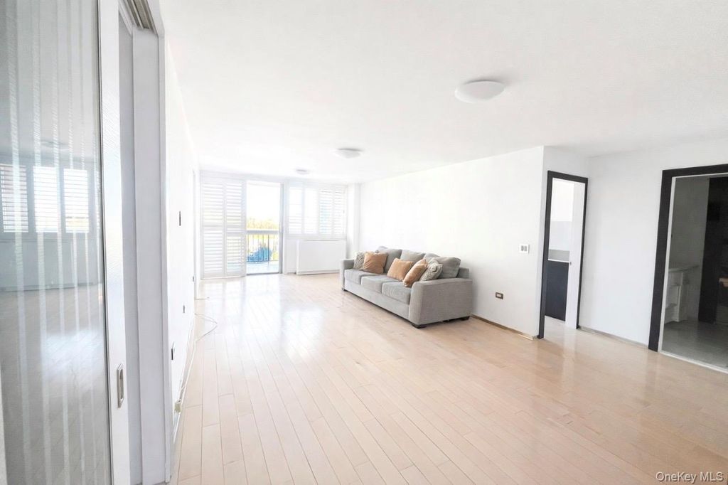 Photo of 2 Bay Club Dr #10V, Bayside, NY 11360 (MLS # 982083)