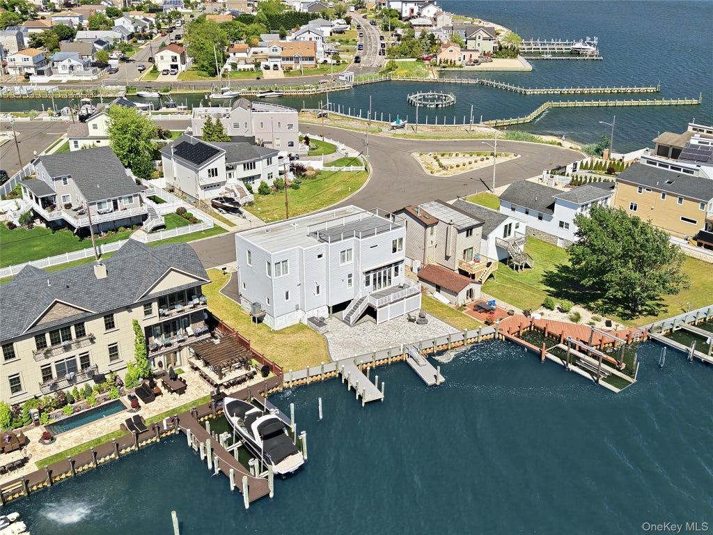 Photo of 298 W Lido Promenade, Lindenhurst, NY 11757 (MLS # 1057654)