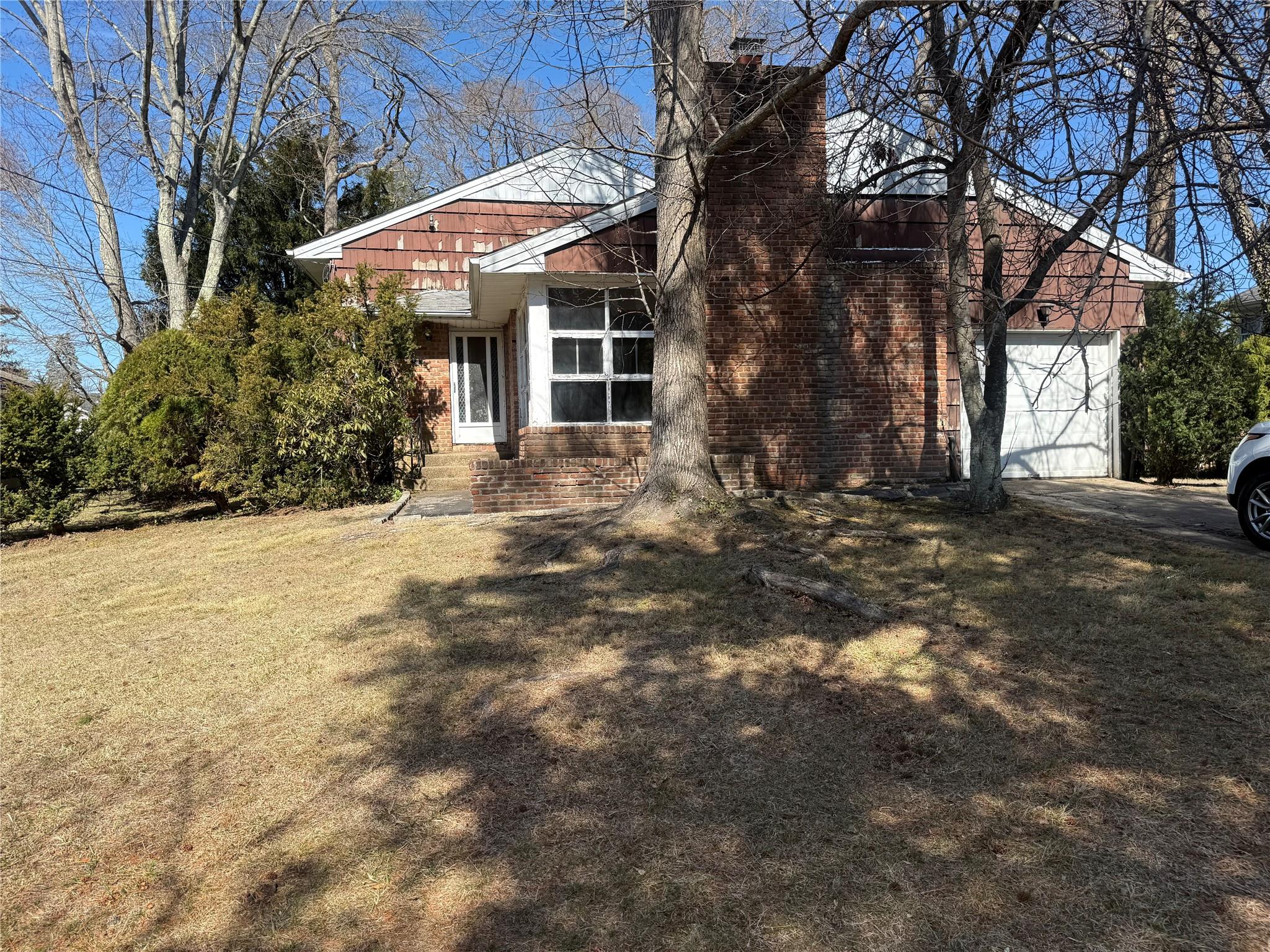 19 Millford Drive, Locust Valley, New York image 1