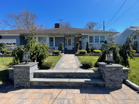 Photo of 7 Willowbrook Lane, Freeport, NY 11520 (MLS # 984602)