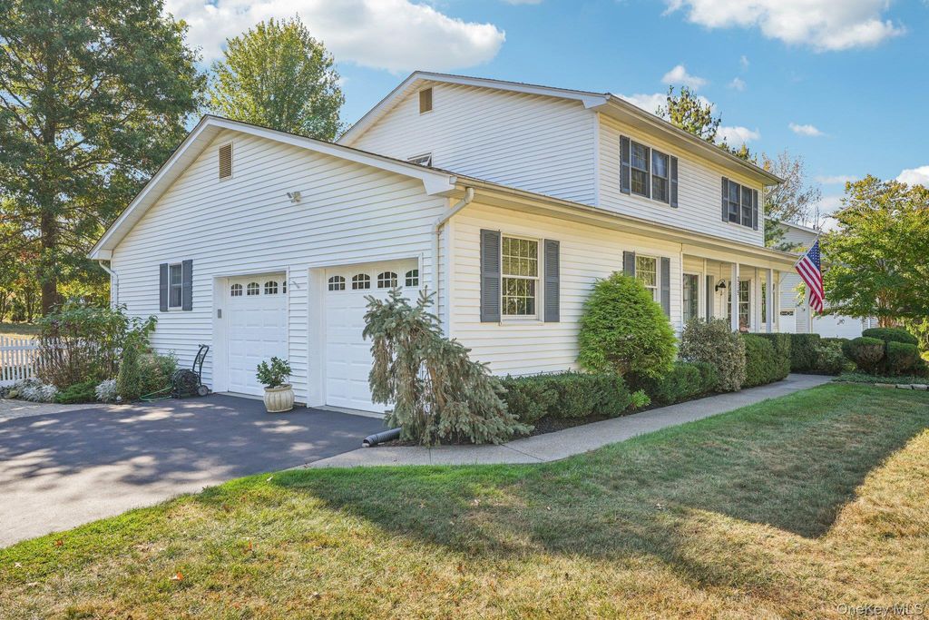 Photo of 319 Bliss Lane, Valley Cottage, NY 10989 (MLS # 922886)