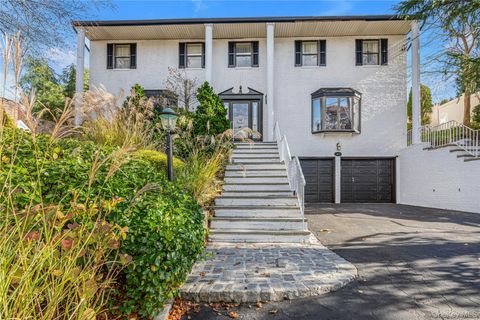 Homes For Sale - 2T Coolidge Avenue<br/> Glen Head, NY 11545