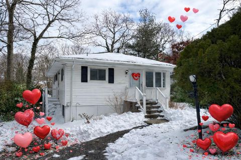 Homes For Sale - 41 Robin Road<br/> Rocky Point, NY 11778