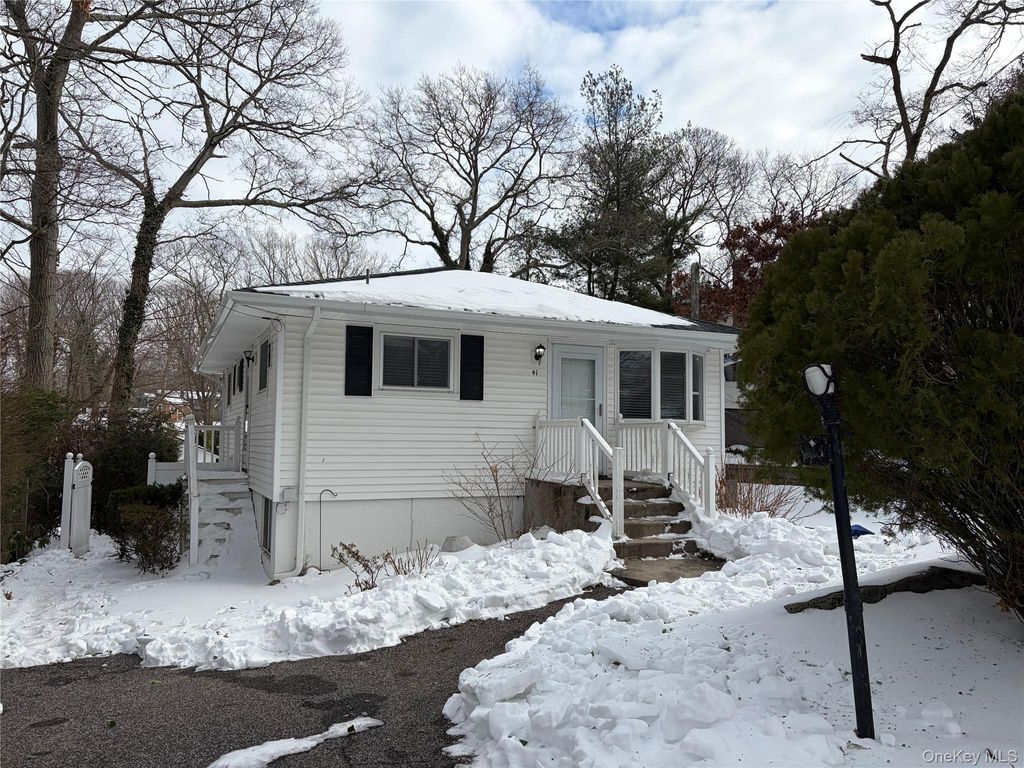 Photo of 41 Robin Road, Rocky Point, NY 11778 (MLS # 960751)