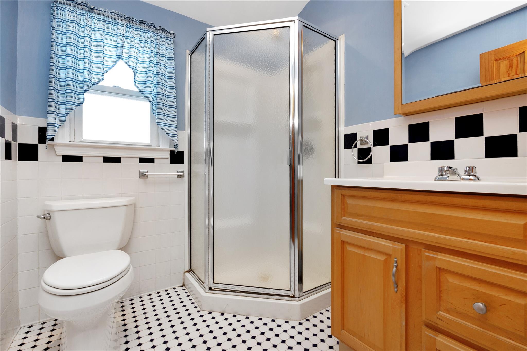 3270 Neptune Avenue, Oceanside, New York image 17