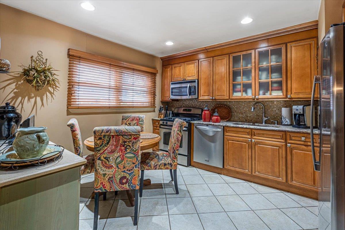 56-12 175 Place Pl #A, Fresh Meadows, New York image 10