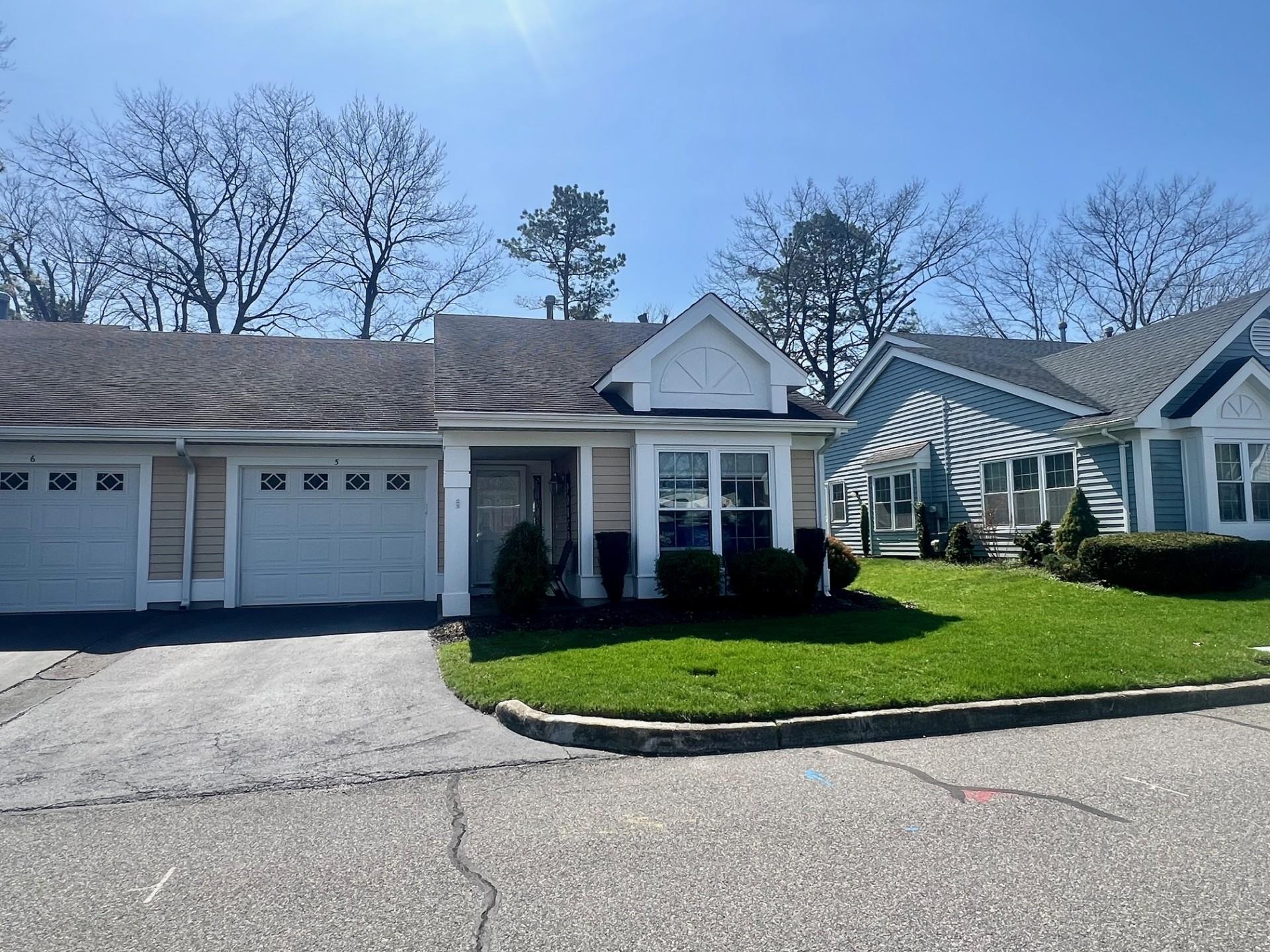 5 N Wainscott Court, Ridge, New York image 3
