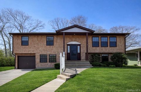 Photo of 676 Bohemia Parkway, Sayville, NY 11782 (MLS # 978087)