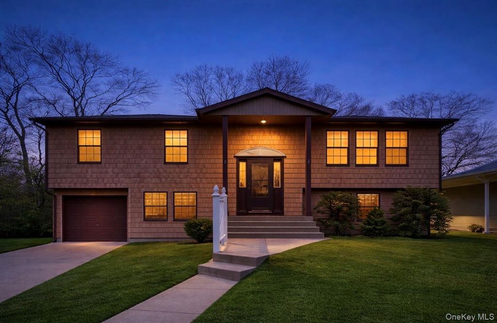 Photo of 676 Bohemia Parkway, Sayville, NY 11782 (MLS # 978087)