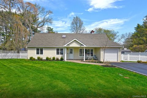 Homes For Sale - 51 Fairfields Lane<br/> Huntington Station, NY 11746