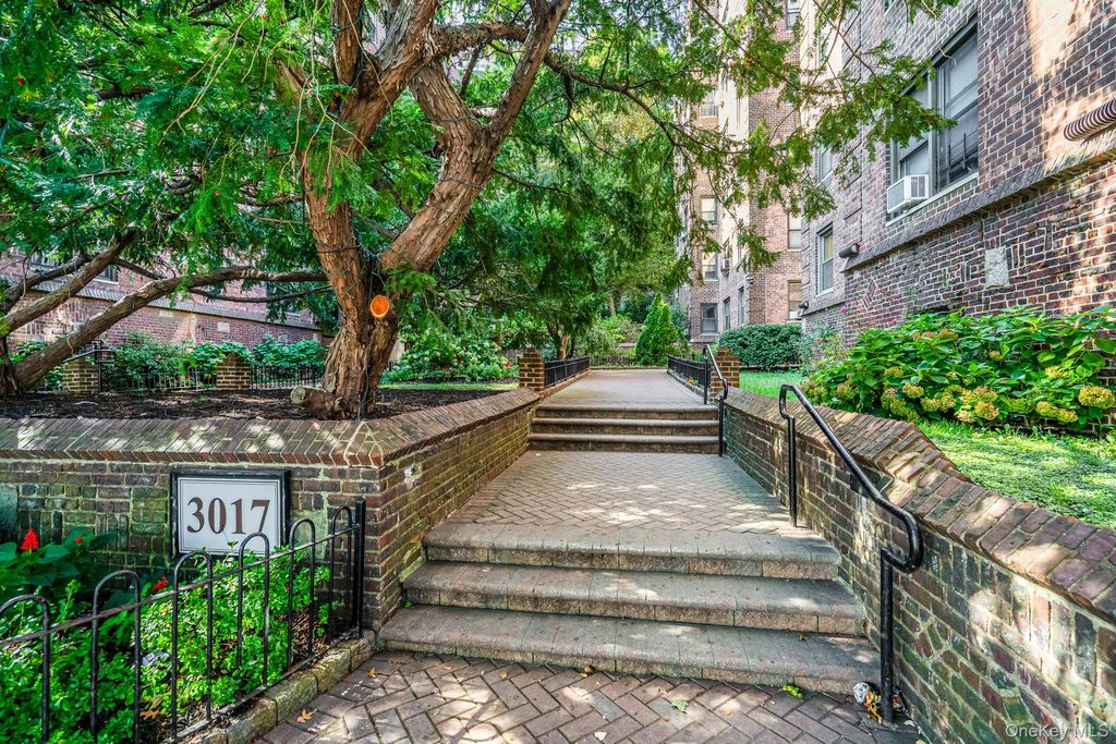 Photo of 3017 Riverdale Avenue #3C, Bronx, NY 10463 (MLS # 975271)