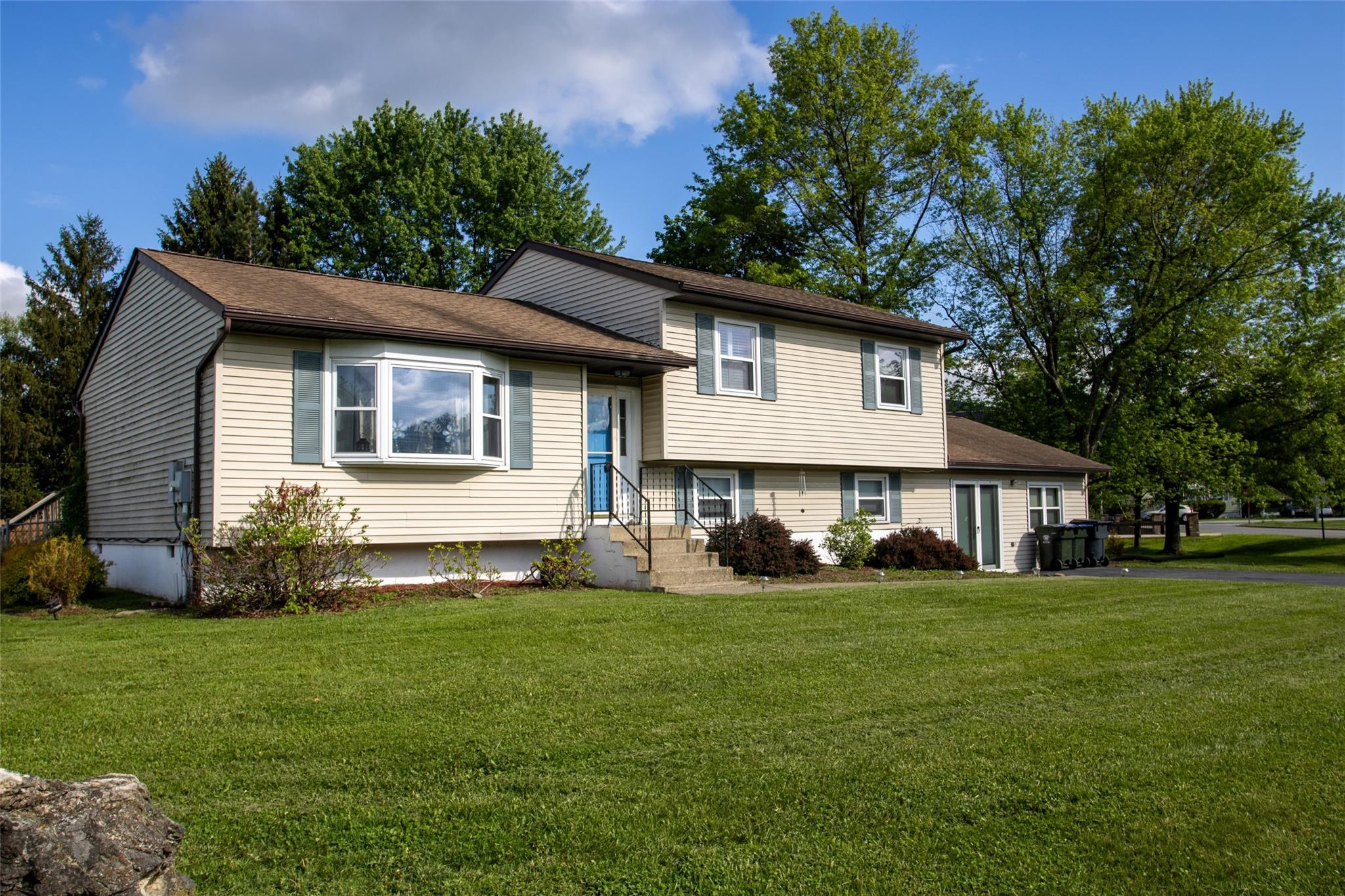Rental Property at New Castle Drive, Washingtonville, New York - Bedrooms: 5 
Bathrooms: 2 
Rooms: 9  - $3,600 MO.