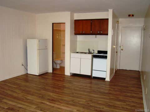 Apartment For Rent - 349 Hooker Avenue #4<br/> Poughkeepsie, NY 12603