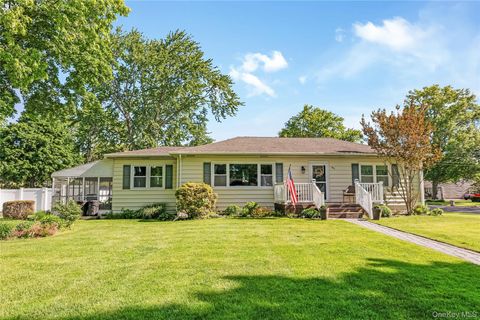 Homes For Sale - 85 Wayne Street<br/> Hauppauge, NY 11788