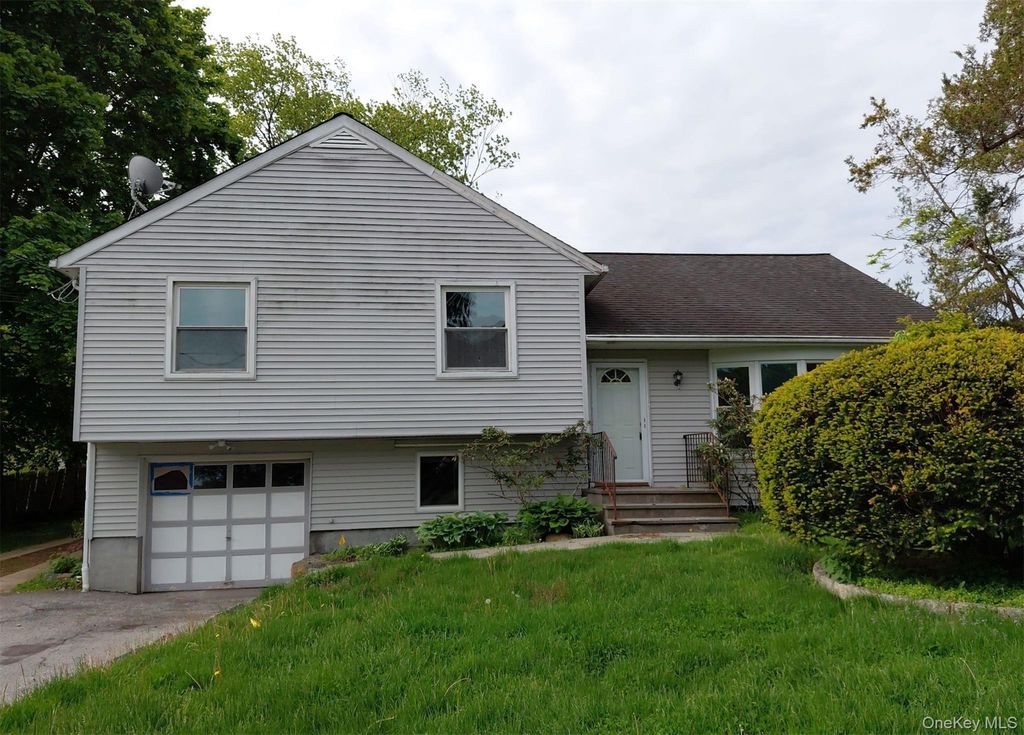 Photo of 15 South Road, White Plains, NY 10603 (MLS # 1000551)