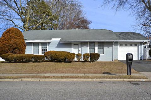 Photo of 133 Inverness Road, Holbrook, NY 11741 (MLS # 957590)