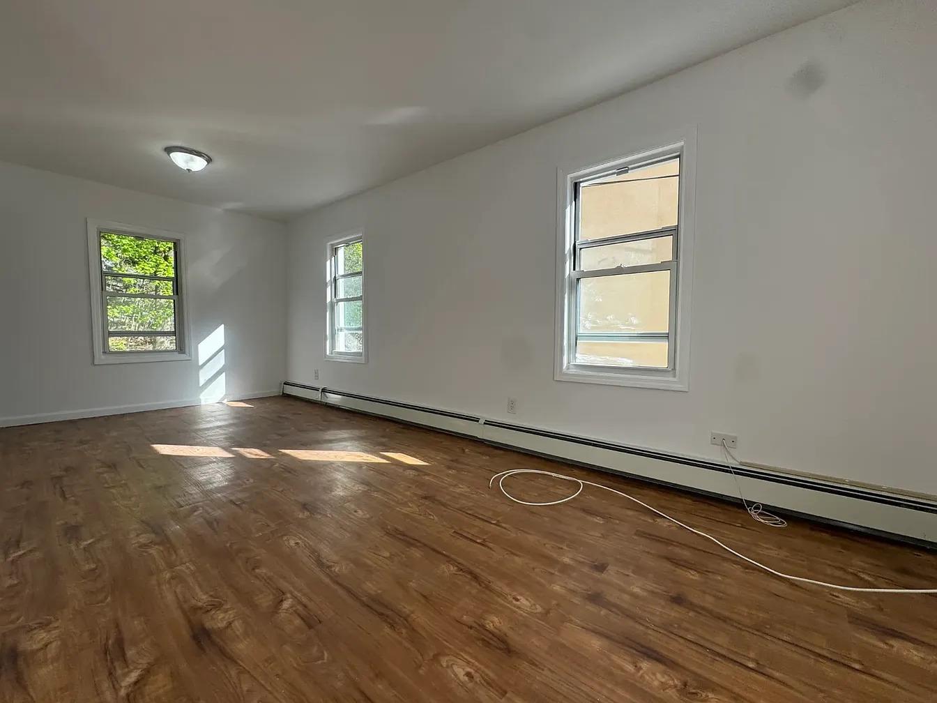 North State Road Rd, Briarcliff Manor, New York - 3 Bedrooms  
1 Bathrooms  
6 Rooms - 