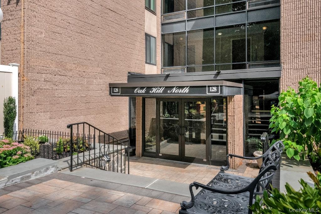128 Colonial Parkway 2F