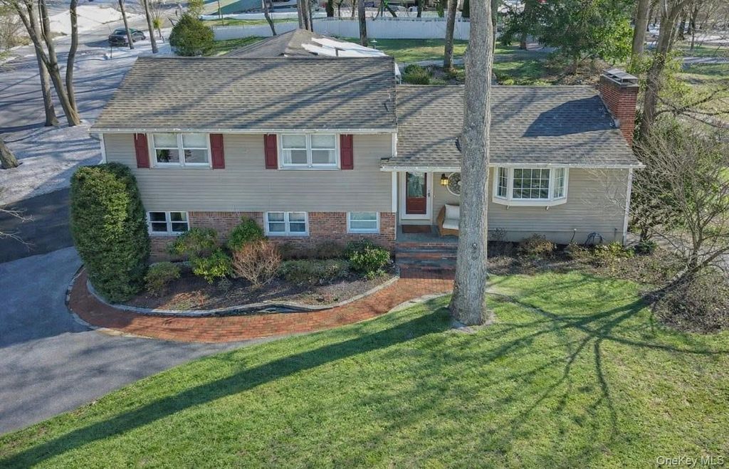 Photo of 2 Montana Place, Huntington Station, NY 11746 (MLS # 962807)