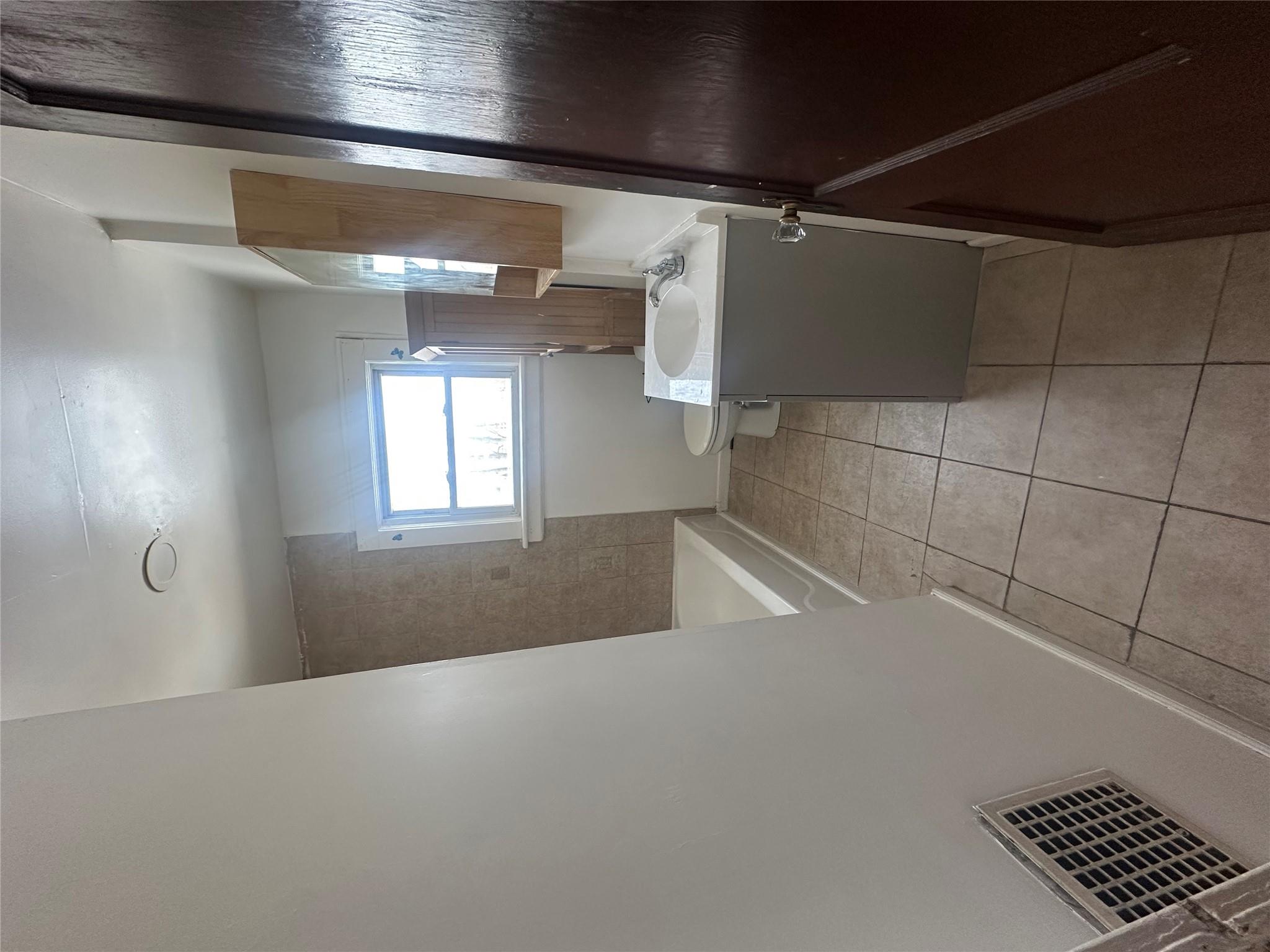 Poughkeepsie, New York 12601, United States, 3 Bedrooms Bedrooms, ,2 BathroomsBathrooms,Residential,Active,81524