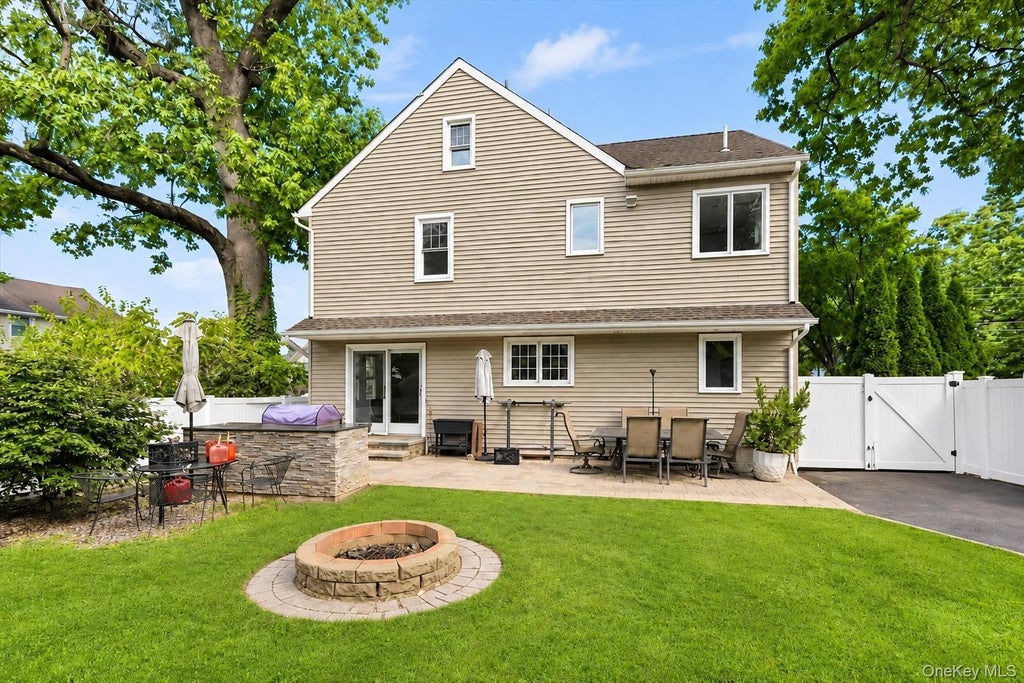 Photo of 7 Atlantic Avenue, Nanuet, NY 10954 (MLS # 1057644)