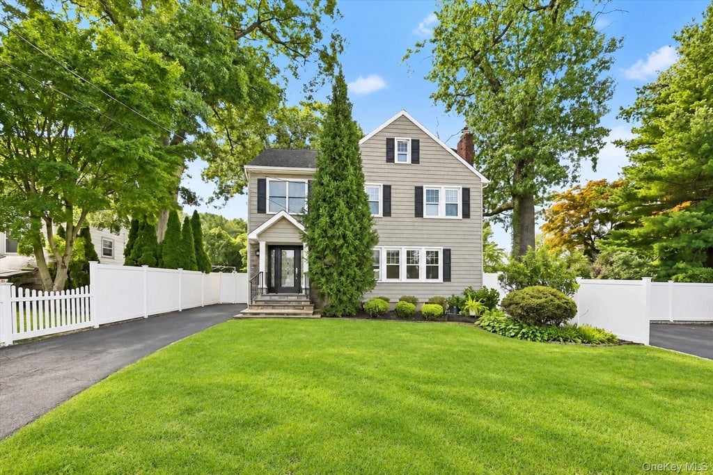 Photo of 7 Atlantic Avenue, Nanuet, NY 10954 (MLS # 1057644)