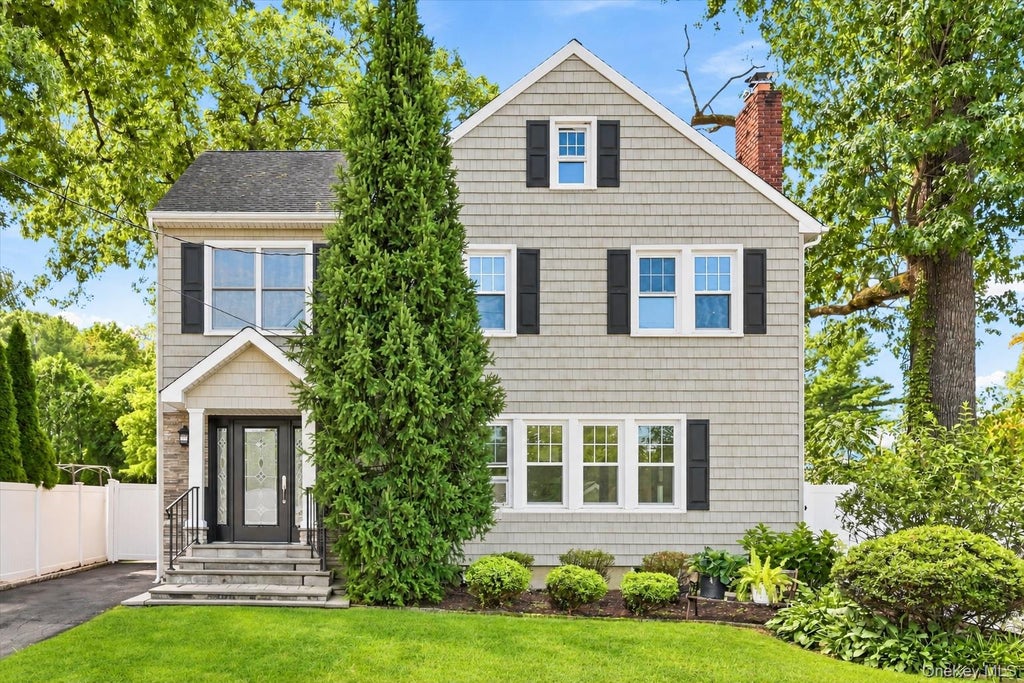 Photo of 7 Atlantic Avenue, Nanuet, NY 10954 (MLS # 1057644)