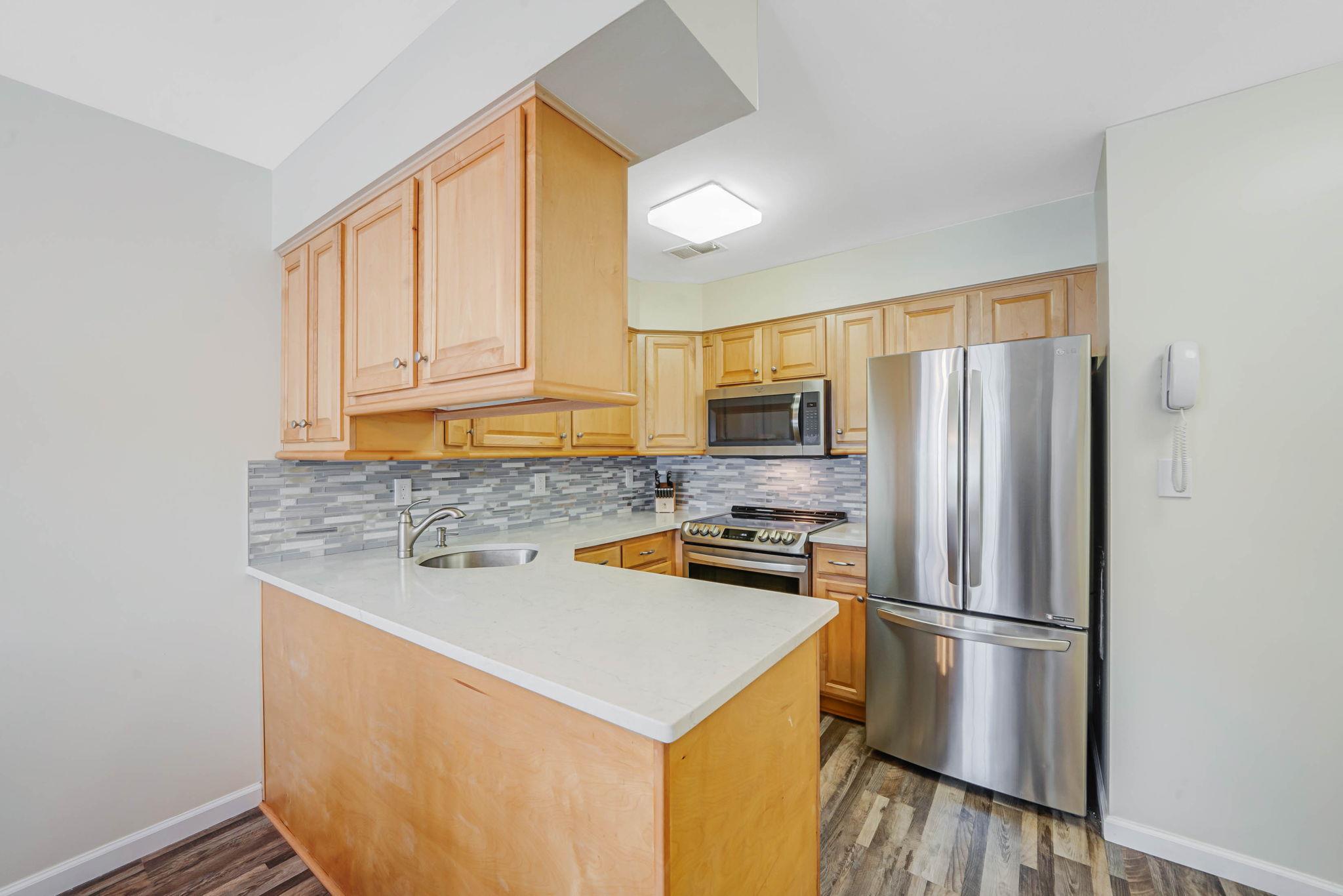 88 Whalers Cove Drive #88, Babylon, New York image 13