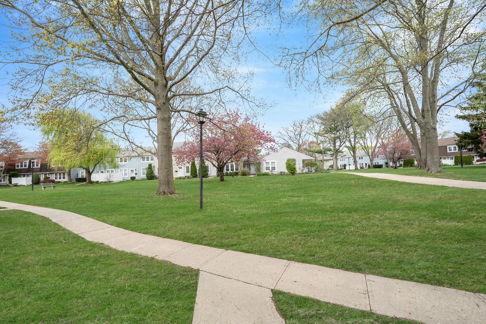 88 Whalers Cove Drive #88, Babylon, New York image 6