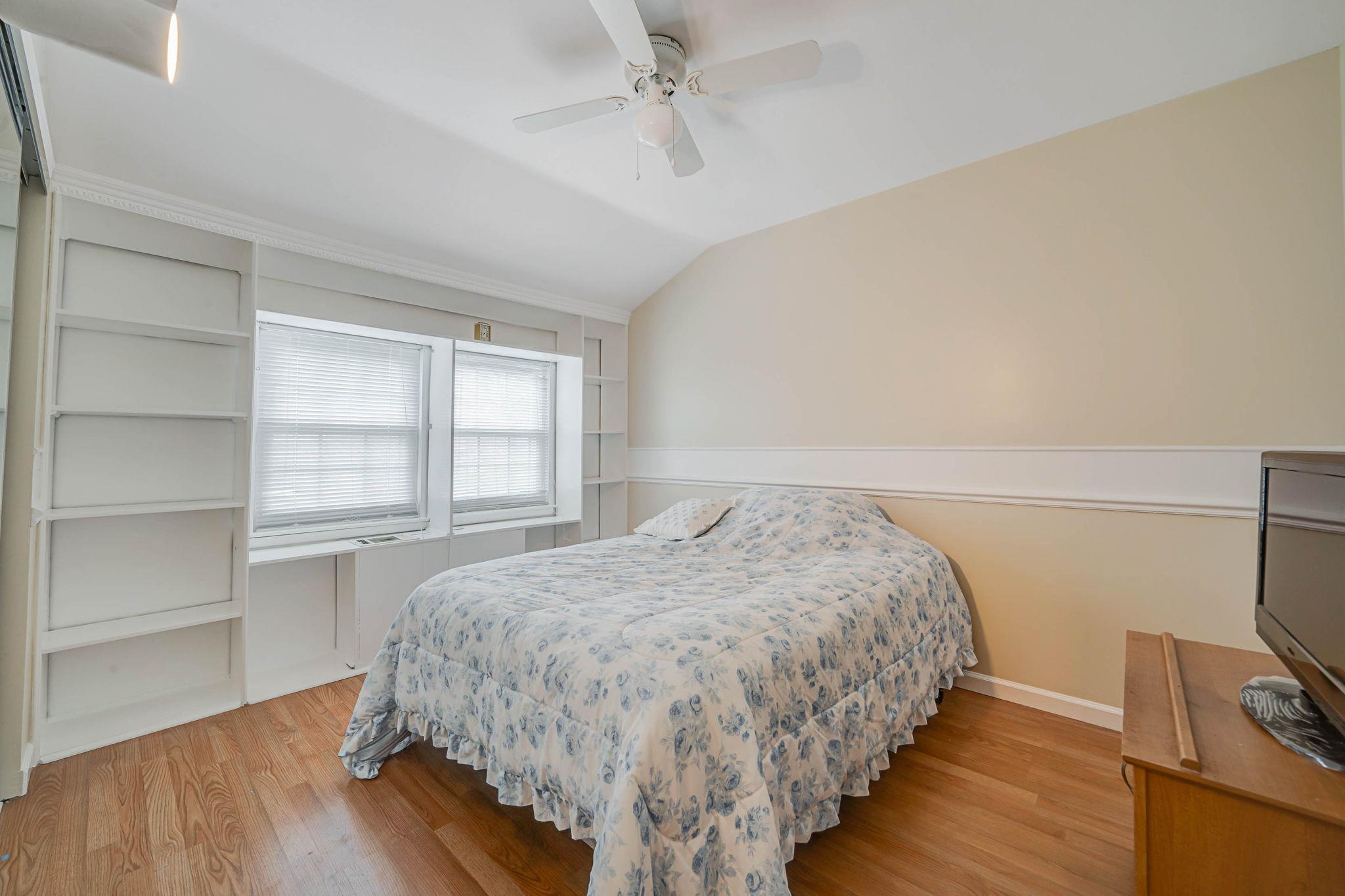 88 Whalers Cove Drive #88, Babylon, New York image 20