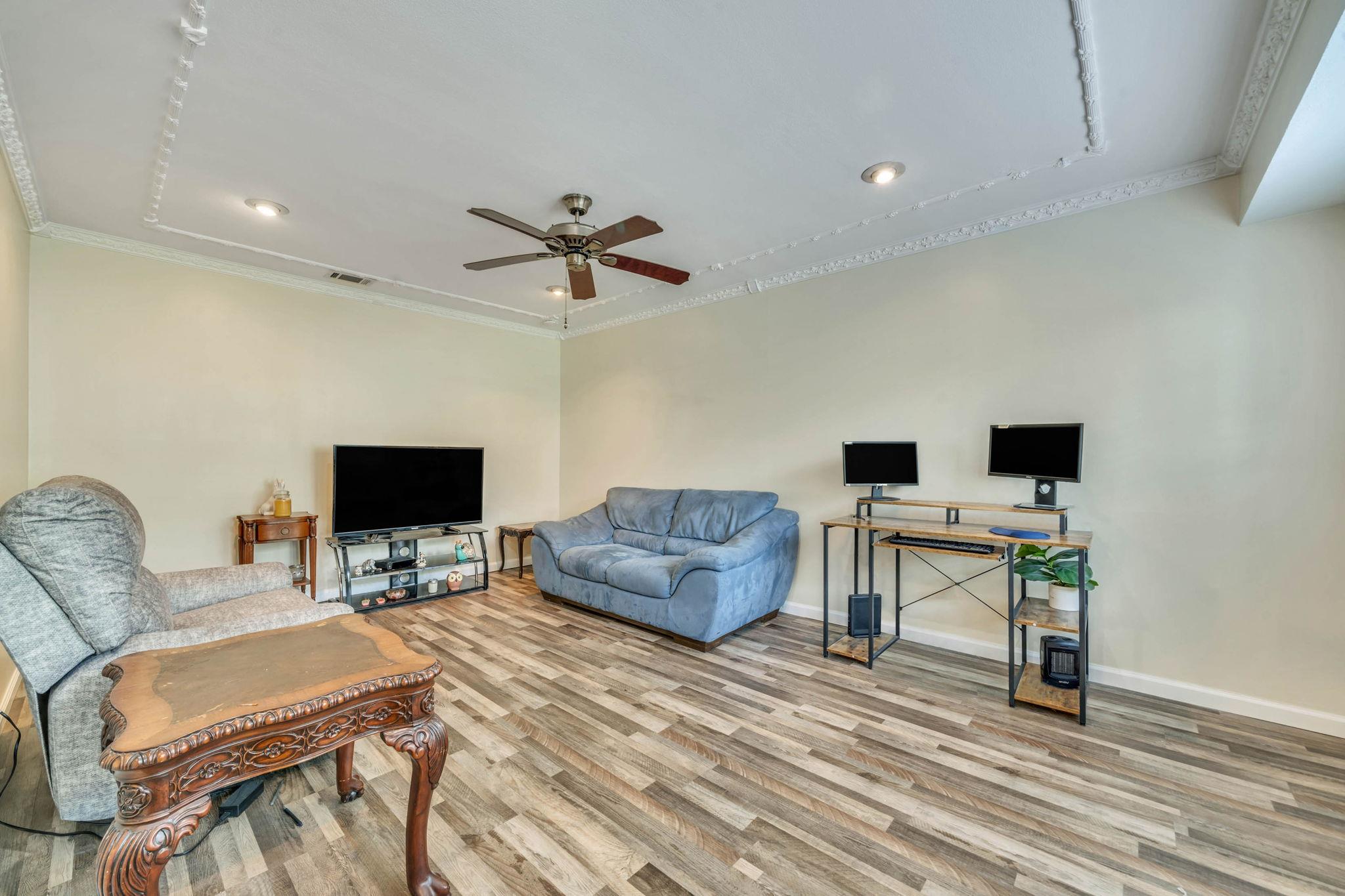 88 Whalers Cove Drive #88, Babylon, New York image 8