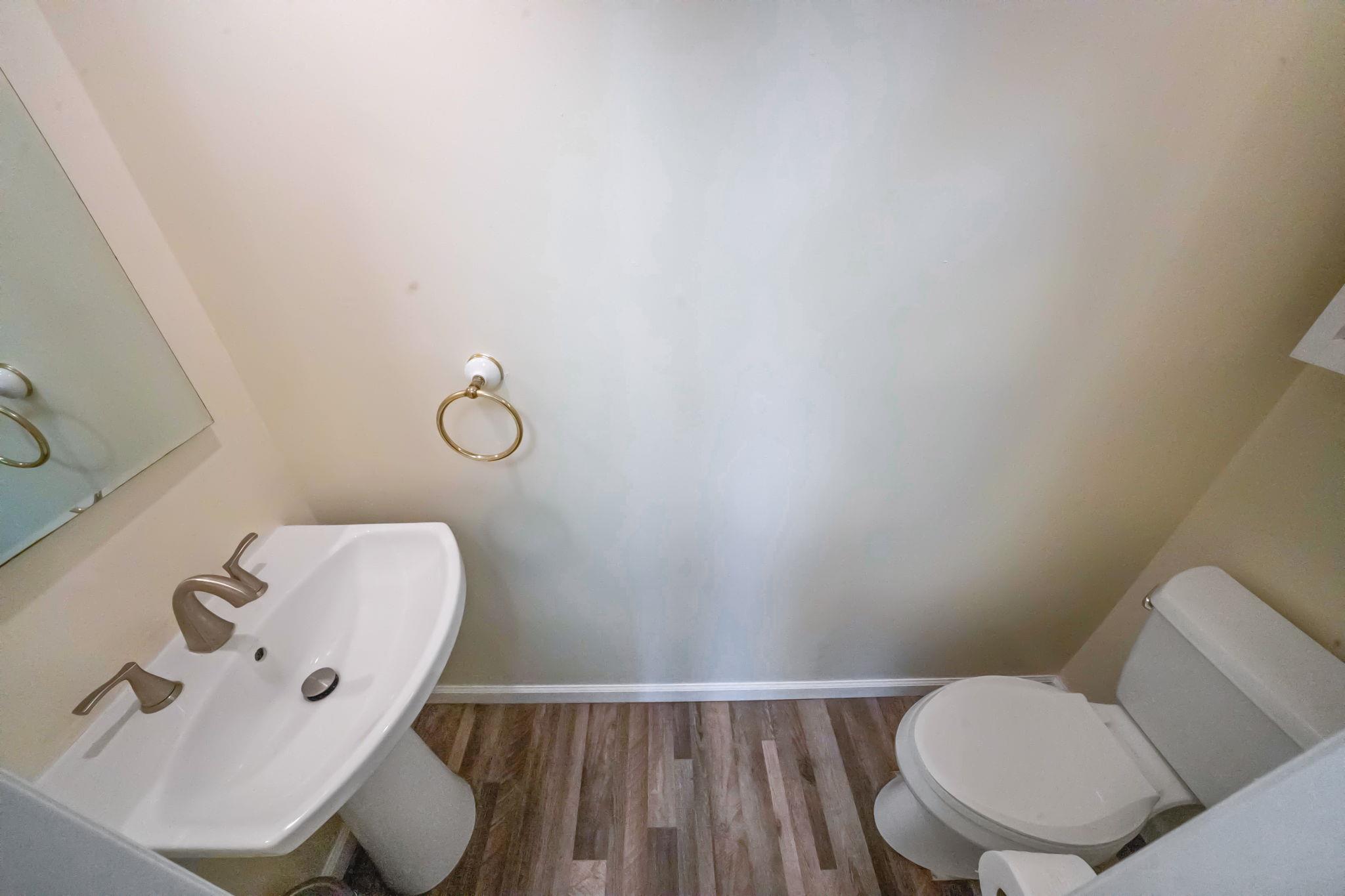 88 Whalers Cove Drive #88, Babylon, New York image 16