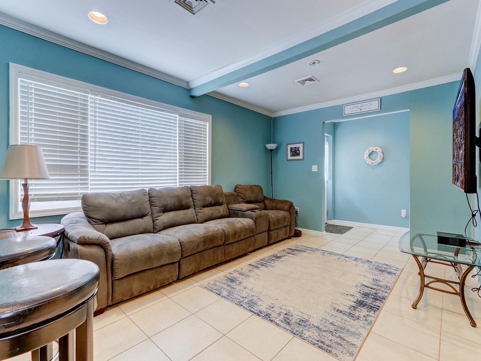 Long Beach, New York 11561, United States, 4 Bedrooms Bedrooms, ,2 BathroomsBathrooms,Residential,Active,176968