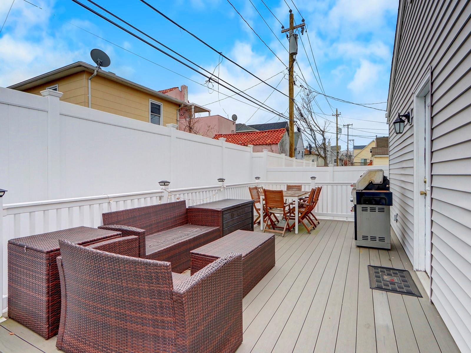 Long Beach, New York 11561, United States, 4 Bedrooms Bedrooms, ,2 BathroomsBathrooms,Residential,Active,176968