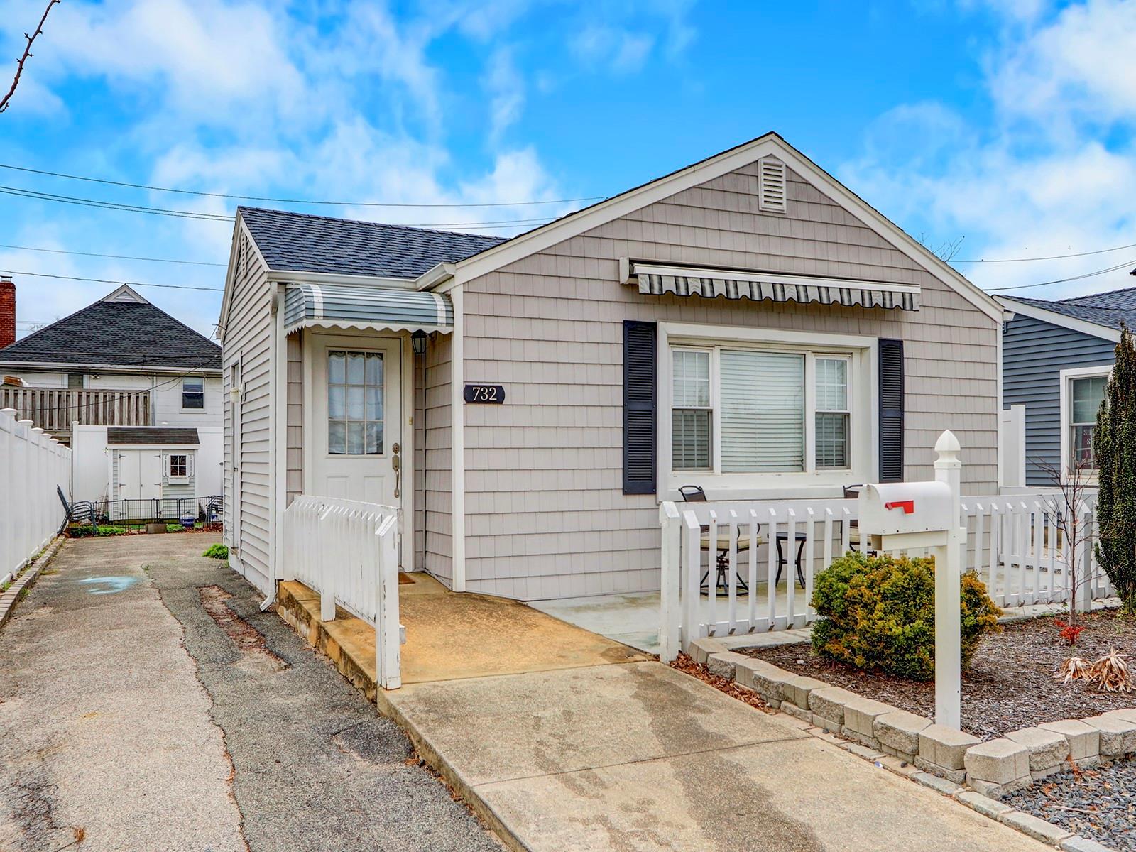 Long Beach, New York 11561, United States, 4 Bedrooms Bedrooms, ,2 BathroomsBathrooms,Residential,Active,176968