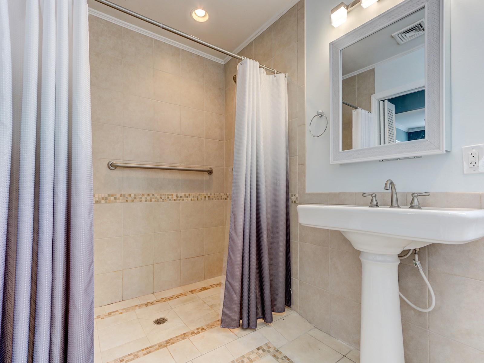 Long Beach, New York 11561, United States, 4 Bedrooms Bedrooms, ,2 BathroomsBathrooms,Residential,Active,176968