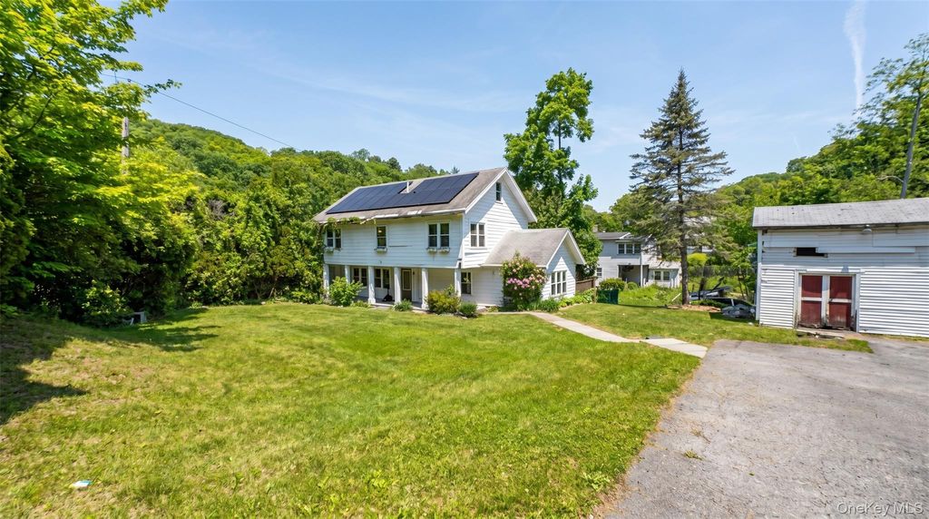 Photo of 26 Crugers Avenue, Croton-on-Hudson, NY 10520 (MLS # 1004146)