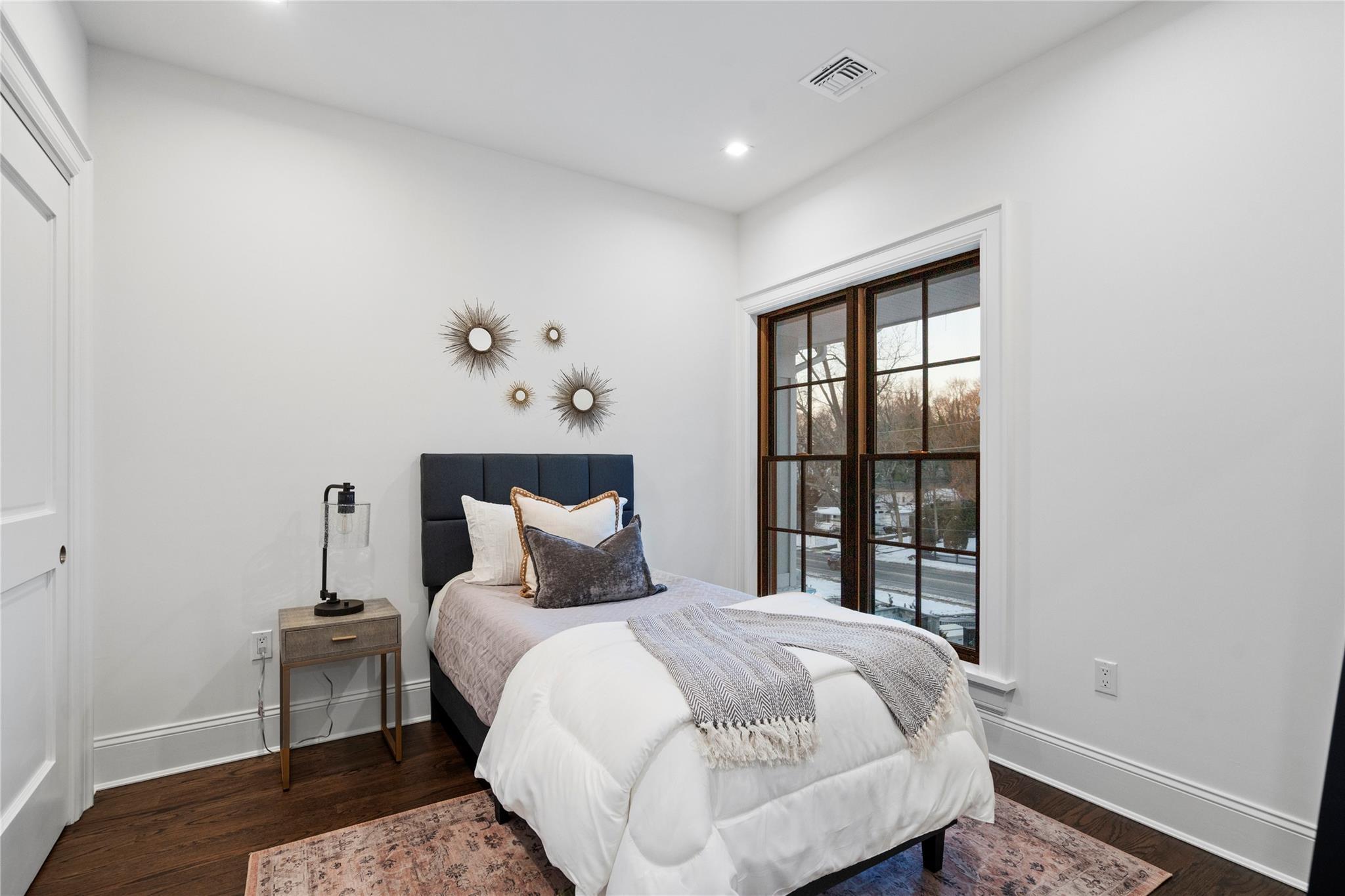133 E Spring Road #9, Huntington, New York image 30
