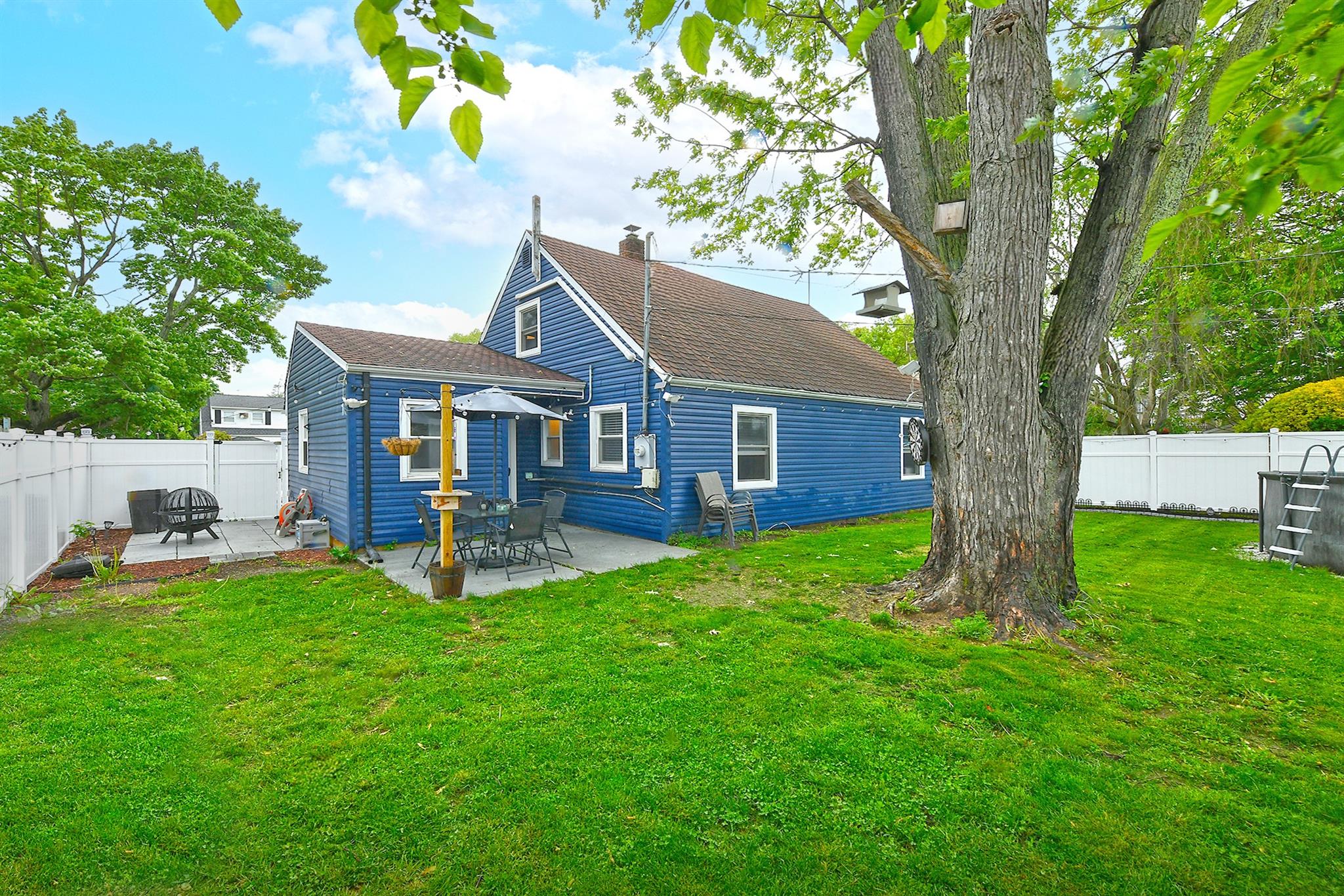 133 Spring Lane, Levittown, New York image 25